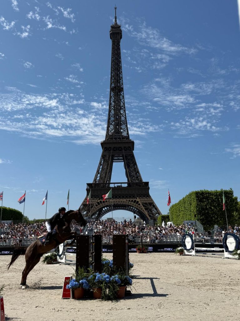 Paris Eiffel Jumping