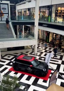 Pause shopping MINI One Nation Paris Outlet
