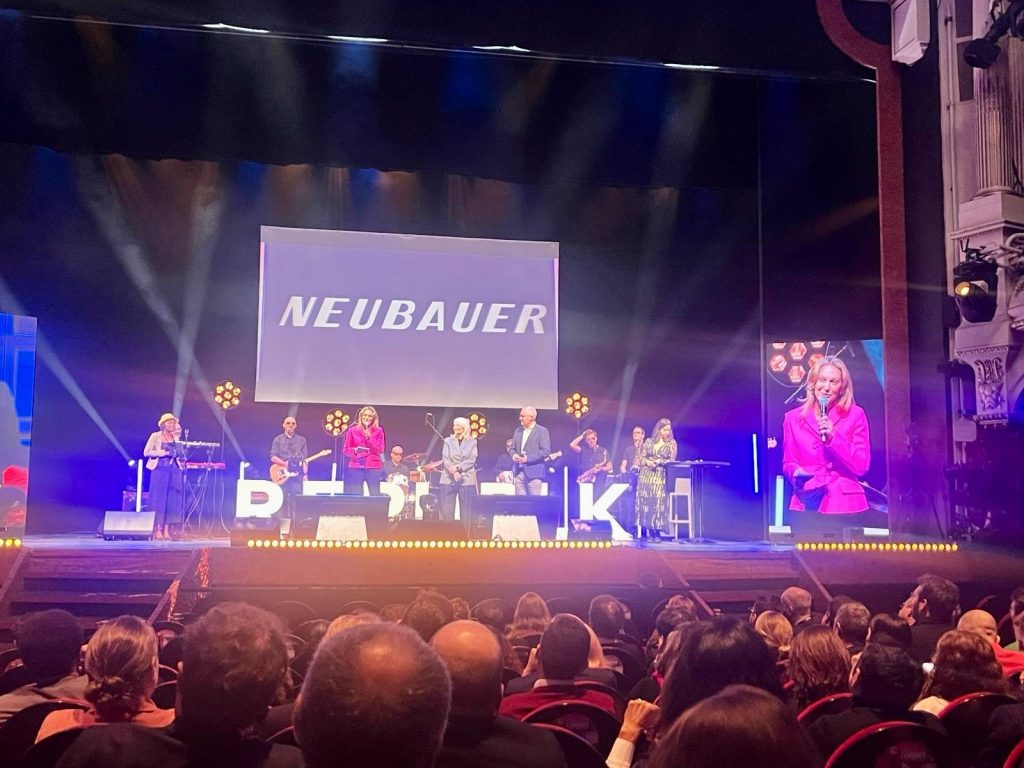 leila neubauer juree - leila-neubauer-juree-de-la-nuit-du-commerce-connecte-2025-2