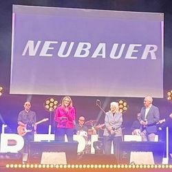 leila neubauer juree - leila-neubauer-juree-de-la-nuit-du-commerce-connecte-2025