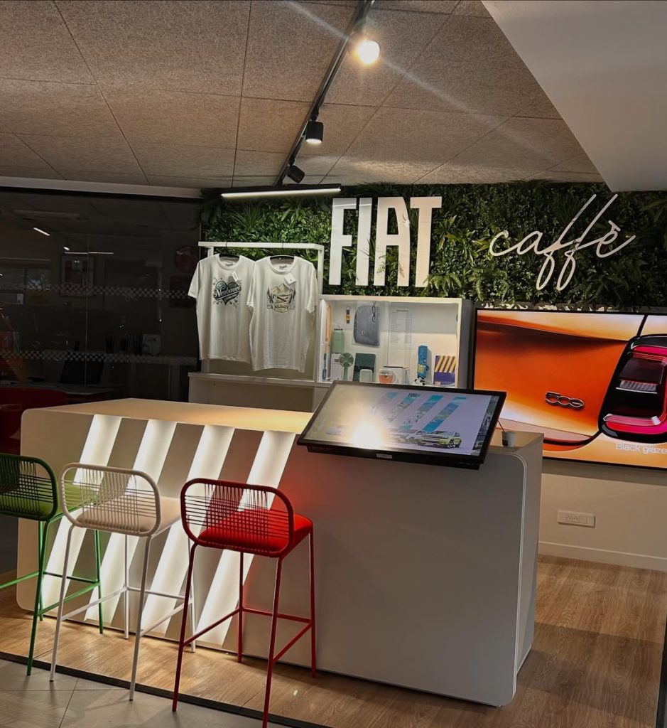 Fiat Paris 15 concession NEUBAUER située au 31 rue Saint-Amand, spécialisée dans les véhicules Fiat