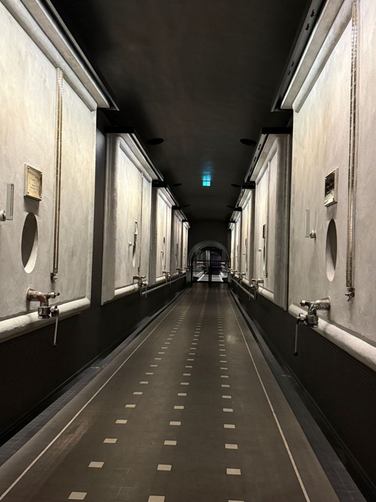 Expérience exclusive des clients LAND ROVER NEUBAUER dans les caves Laurent-Perrier