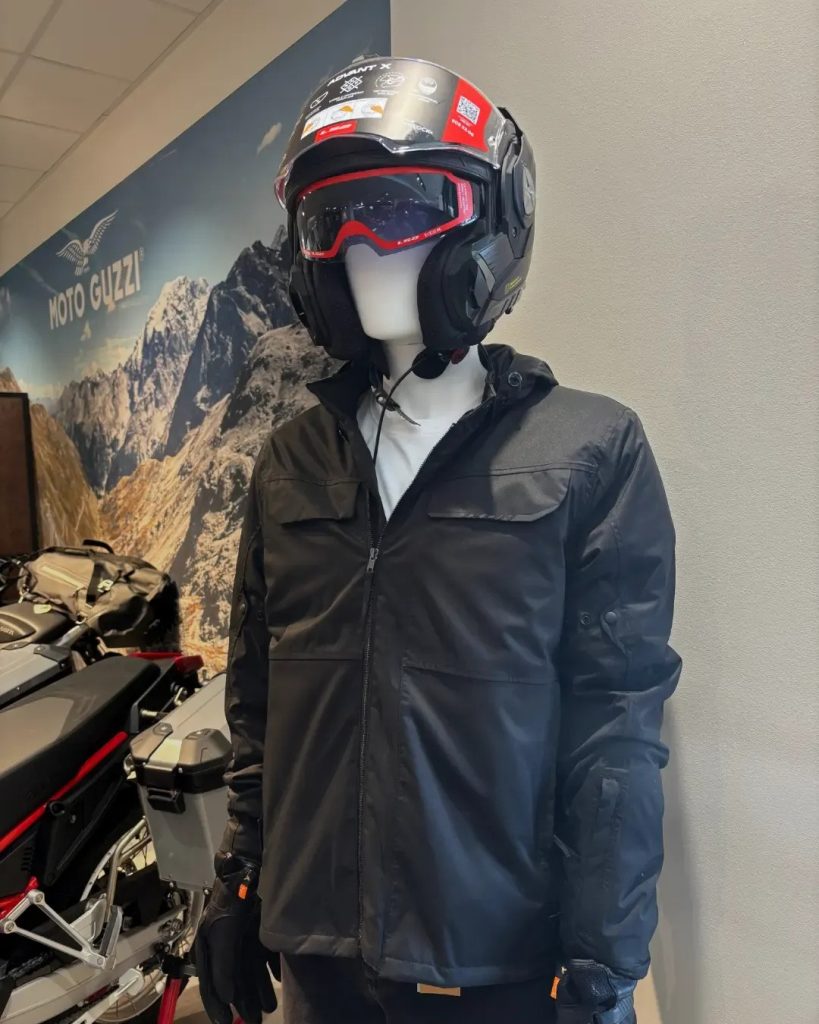 Magasin d’accessoires moto Moto Guzzi à Chambourcy chez Neubauer Moto Passion