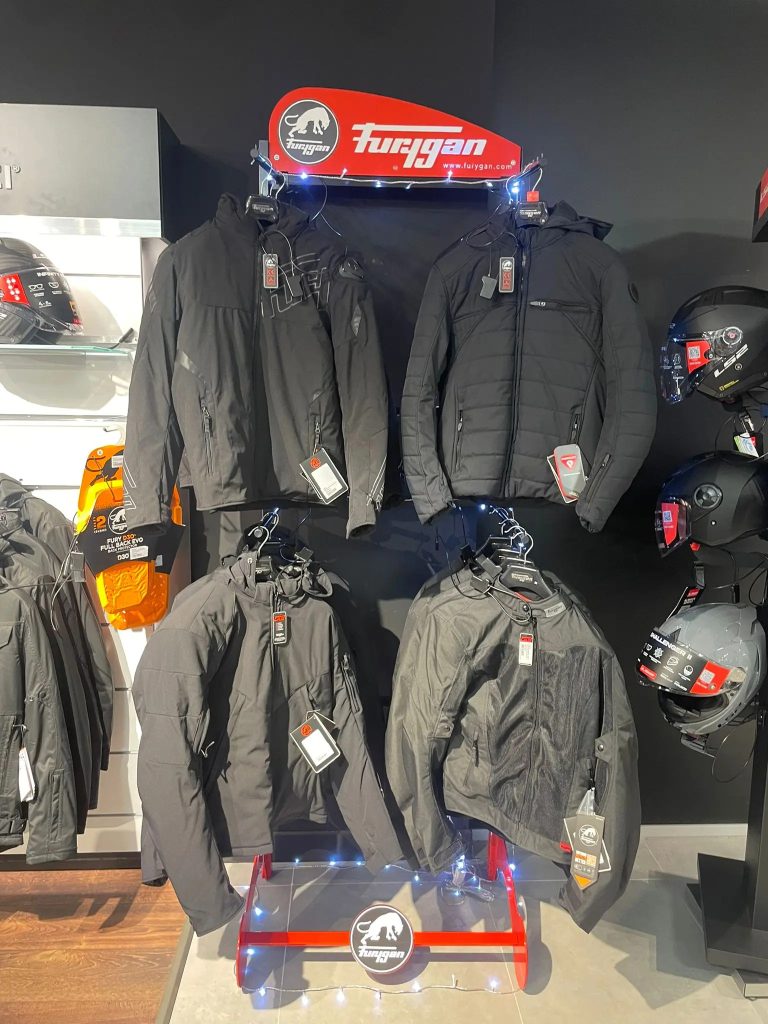 Motos et accessoires chez Moto Passion Noël au 233 Boulevard Anatole France, 93200 Saint-Denis