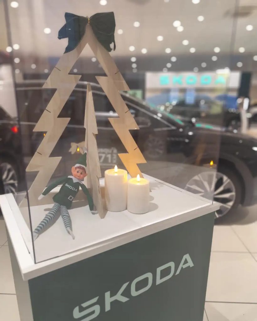Modèles Škoda exposés Noël Saint-Denis au 233 Boulevard Anatole France