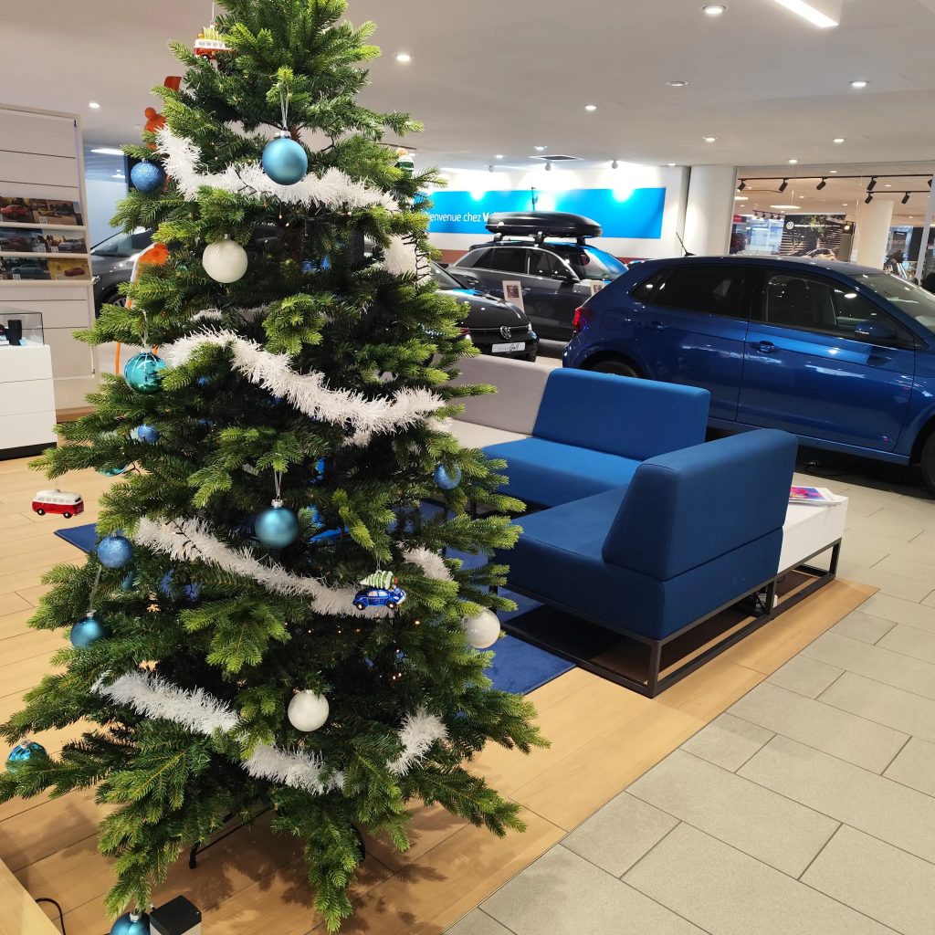 Modèles Volkswagen exposés pour Noël à Saint-Denis, 233 Boulevard Anatole France
