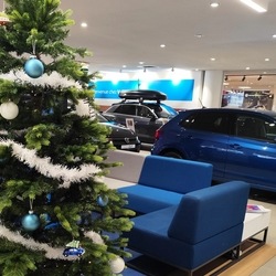Volkswagen Noël Saint-Denis en showroom concession au 233 Boulevard Anatole France