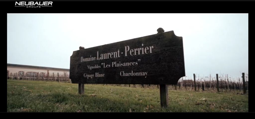 Evenement prestige automobile NEUBAUER à Paris avec Range Rover et Champagne Laurent-Perrier lors d’une soirée d’exception