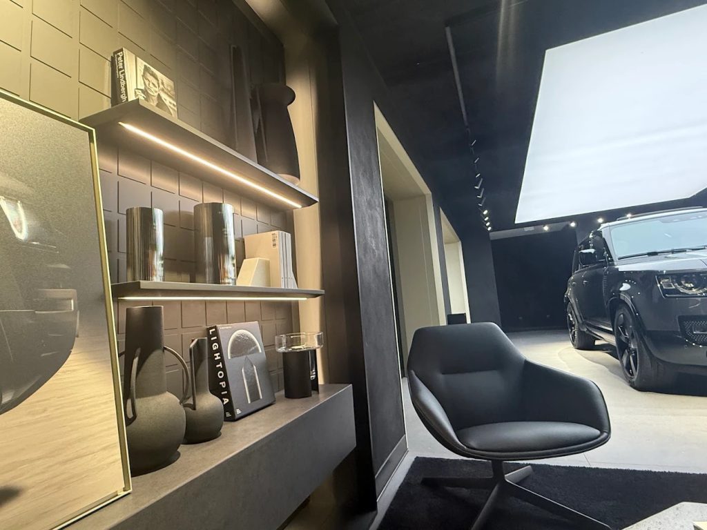 Showroom LAND ROVER Paris 16 - NEUBAUER