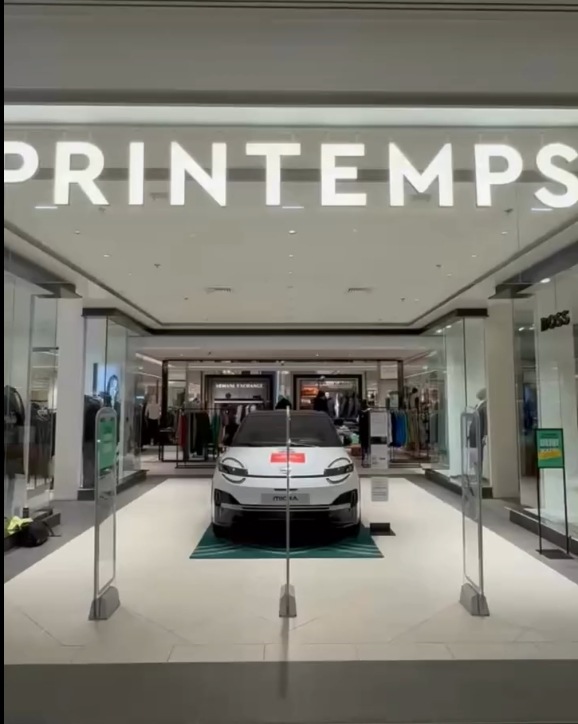 Micra électrique Parly 2 exposée au Printemps Westfield, du 21/01 au 04/02 2026