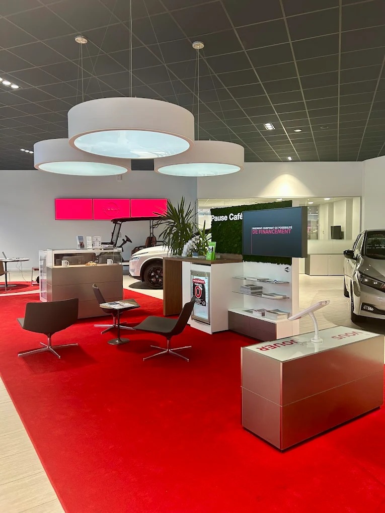 Nissan Saint-Denis service entretien chez Neubauer, accès métro ligne 13 et RER D Carrefour Pleyel, techniciens Nissan qualifiés
