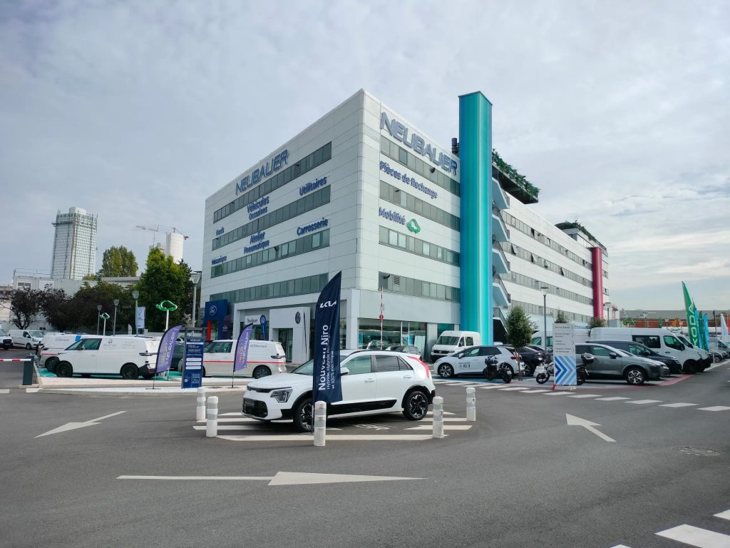 Village Neubauer à Saint-Denis, accès au 233 boulevard Anatole France, proche de Saint-Denis Pleyel, métro lignes 13 et 14, parking visiteurs