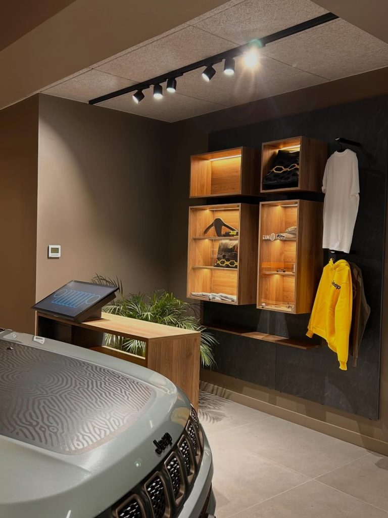Vêtements et accessoires Jeep disponibles à la concession Jeep Levallois-Perret Groupe NEUBAUER