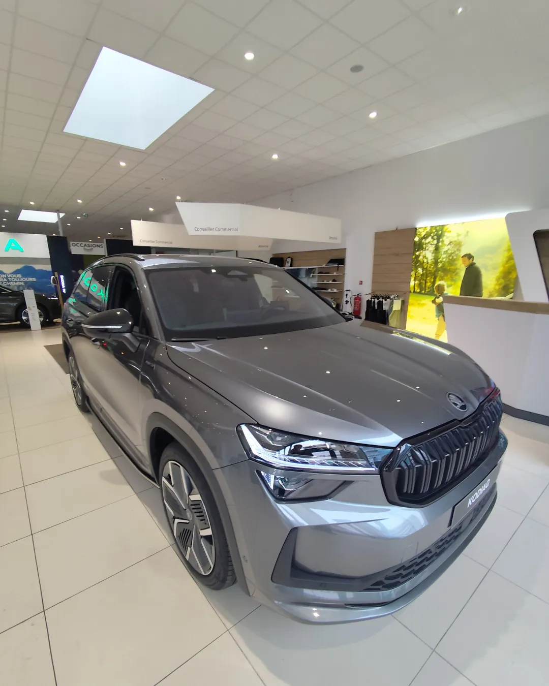 Intérieur Škoda Kodiaq NEUBAUER avec tableau de bord digital – SUV familial connecté et confortable à Saint-Denis et Saint-Ouen-l’Aumône