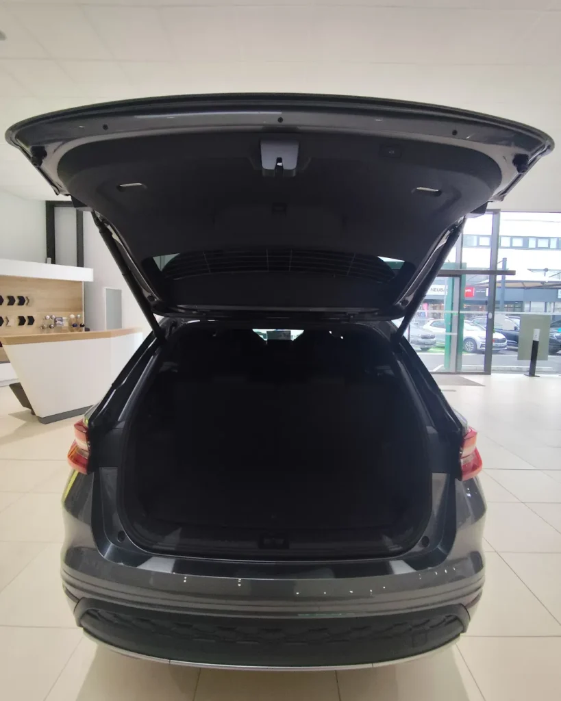 Grand coffre Škoda Kodiaq NEUBAUER – SUV familial spacieux pour voyages et loisirs en famille à Saint-Denis et Saint-Ouen-l’Aumône