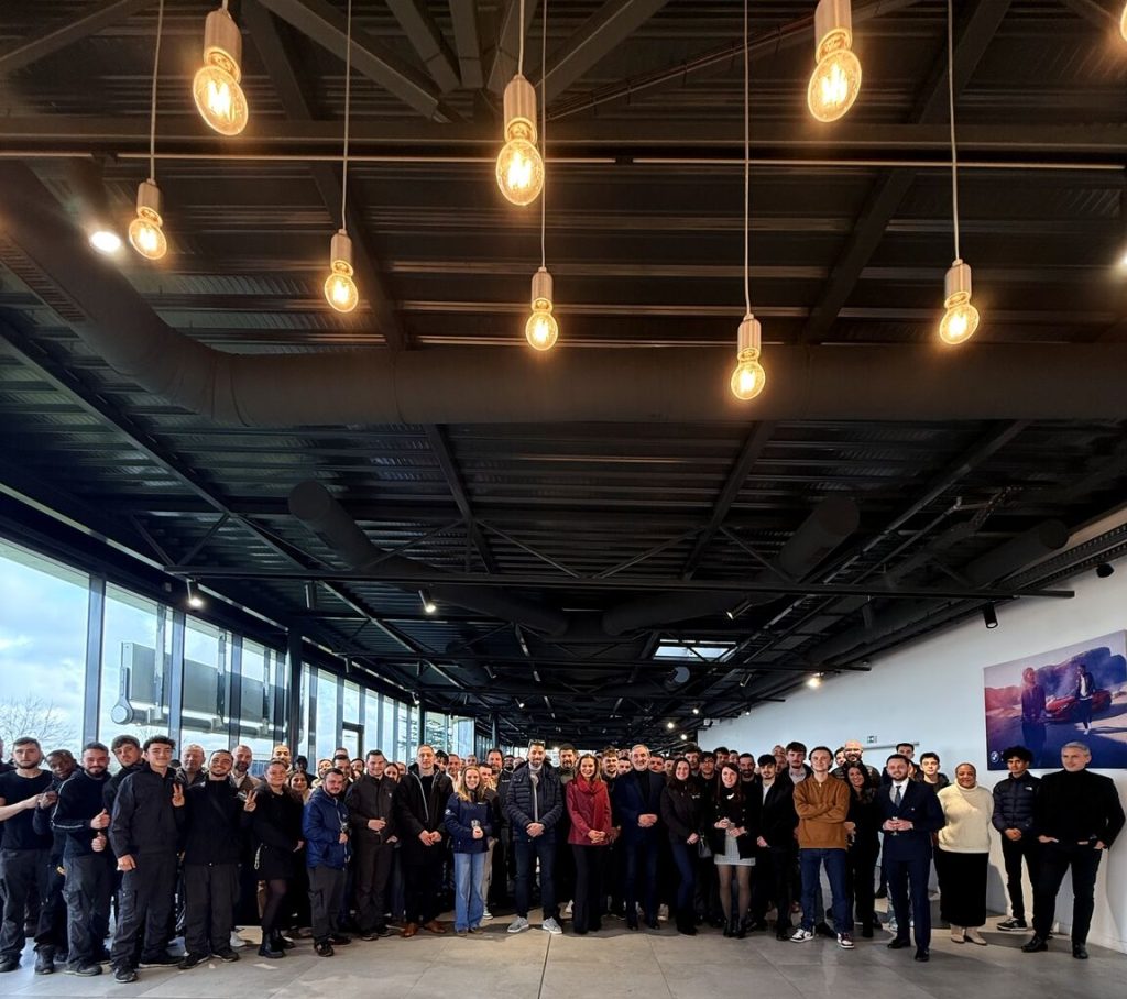 Leila Neubauer aux Vœux 2026 BMW MINI avec les équipes du NEUBAUER Groupe à Boulogne, Chambourcy, Le Chesnay, Mirabeau et Plaisir, moment de partage et convivialité.