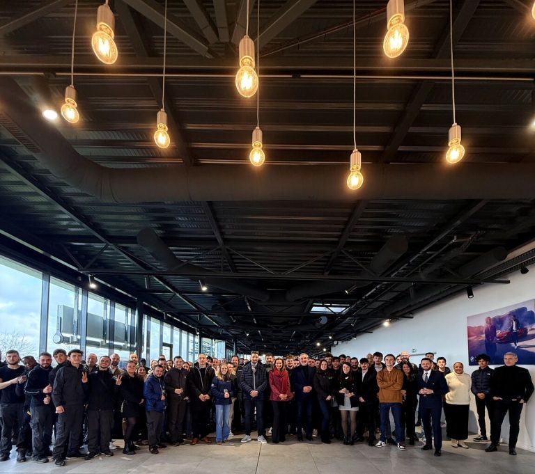 Leila Neubauer aux Vœux 2026 BMW MINI avec les équipes du NEUBAUER Groupe à Boulogne, Chambourcy, Le Chesnay, Mirabeau et Plaisir, moment de partage et convivialité.