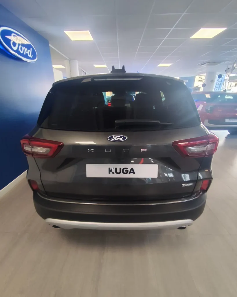 intérieur Ford Kuga SUV hybride confort Saint-Denis