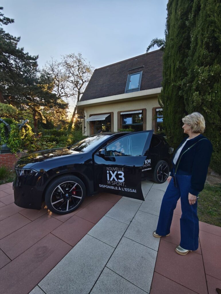 BMW iX3 2026 : expérience client premium lors d’une soirée BMW Neubauer à Paris