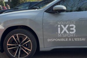 BMW iX3 Paris essai : accueil des invités au Lagardère Paris Racing avec BMW Neubauer