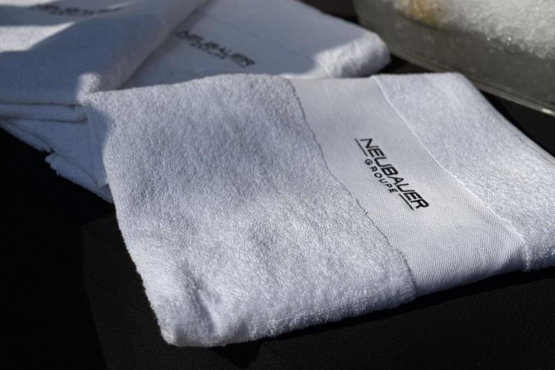 BMW iX3 Paris essai au Lagardère Paris Racing à Paris lors d’un test de conduite électrique