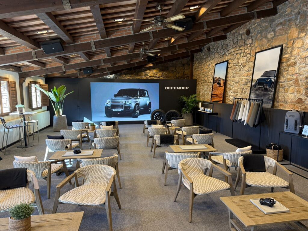 Land Rover Defender OCTA aventure 4x4 en Espagne sur terrain extrême avec Neubauer