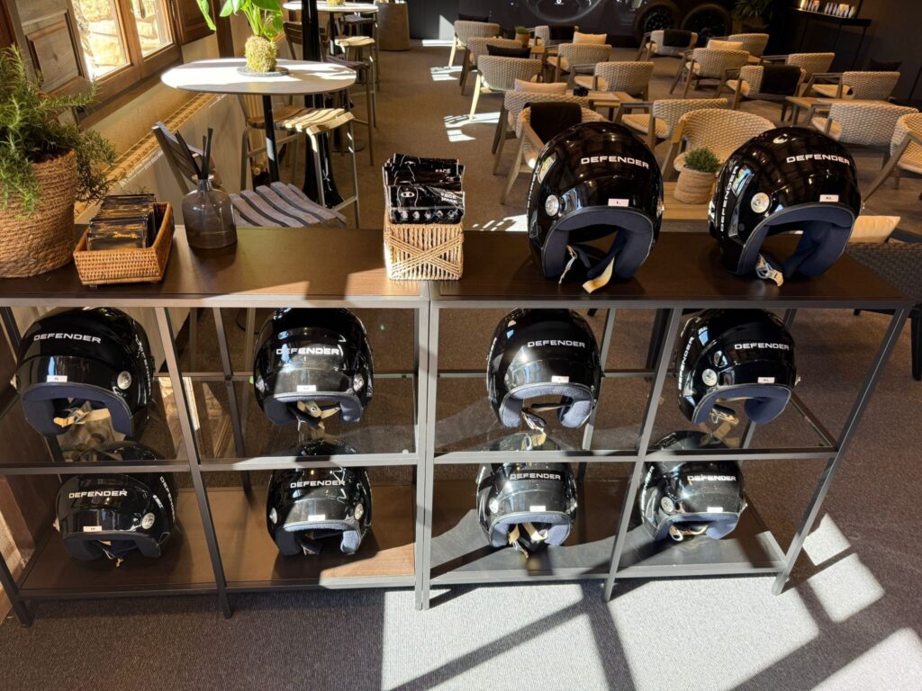 Land Rover Defender OCTA expérience client exclusive organisée par Neubauer Land Rover Paris en Espagne