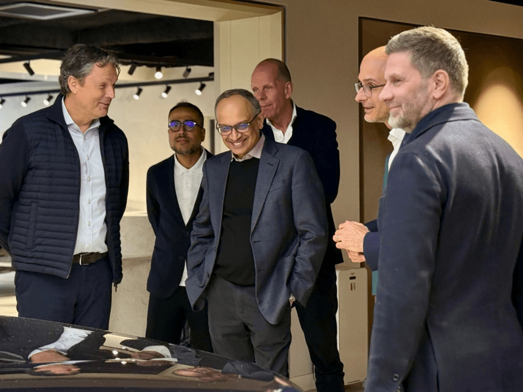 Neubauer Land Rover Paris échanges Leila Neubauer