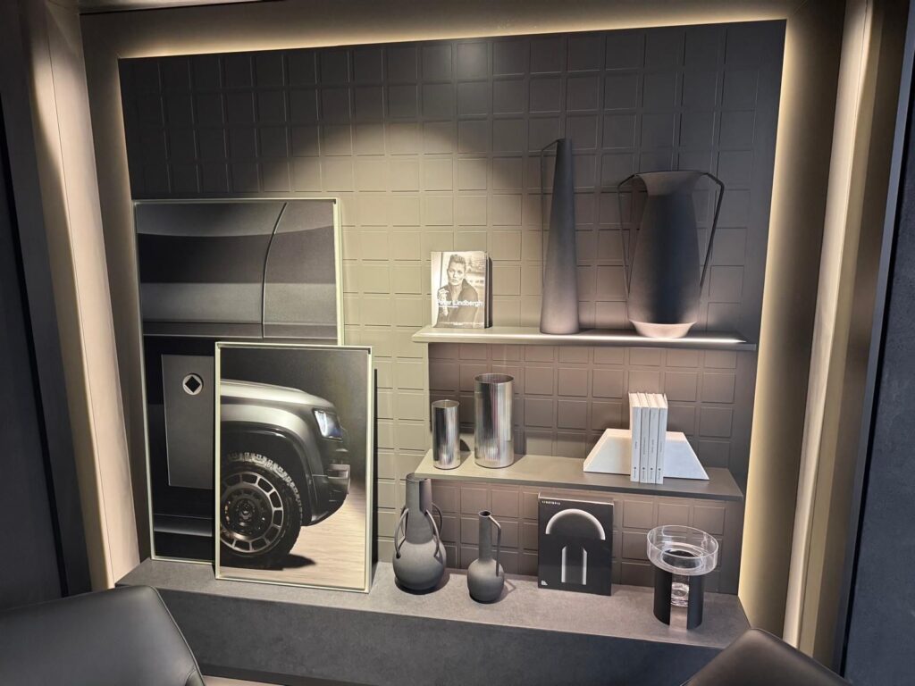 Land Rover Paris 17 NEUBAUER Boulevard Gouvion Saint-Cyr expérience automobile premium