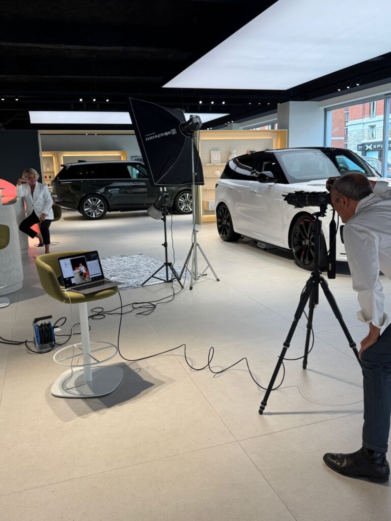 Shooting Land Rover Paris 17 portraits féminins dans un cadre automobile premium