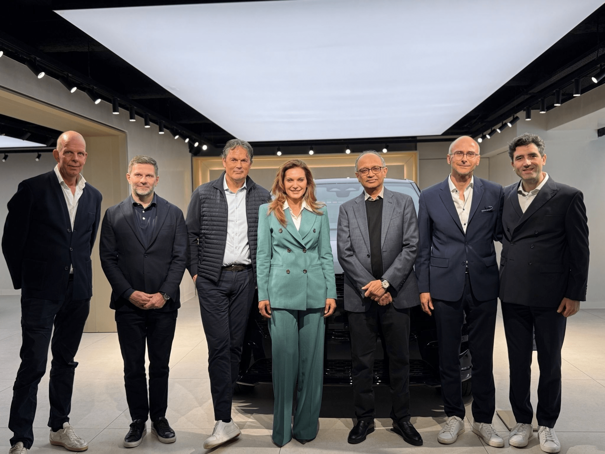 Neubauer Land Rover Paris Leila Neubauer JLR