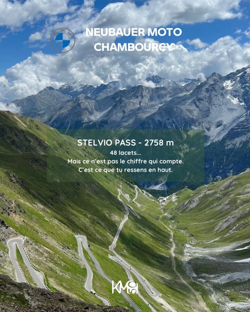 BMW Motorrad sur le col du Stelvio pendant le road trip Dolomites BMW 2026.