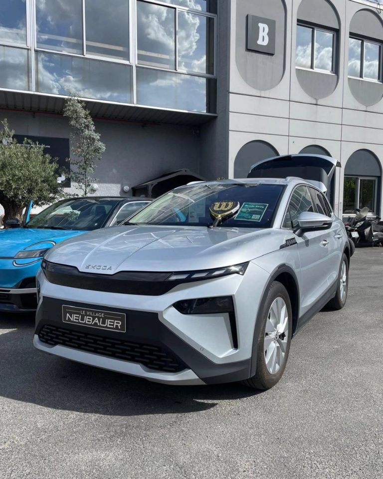 Présentation de la Škoda Elroq par NEUBAUER lors d’un événement sportif à Saint-Denis
