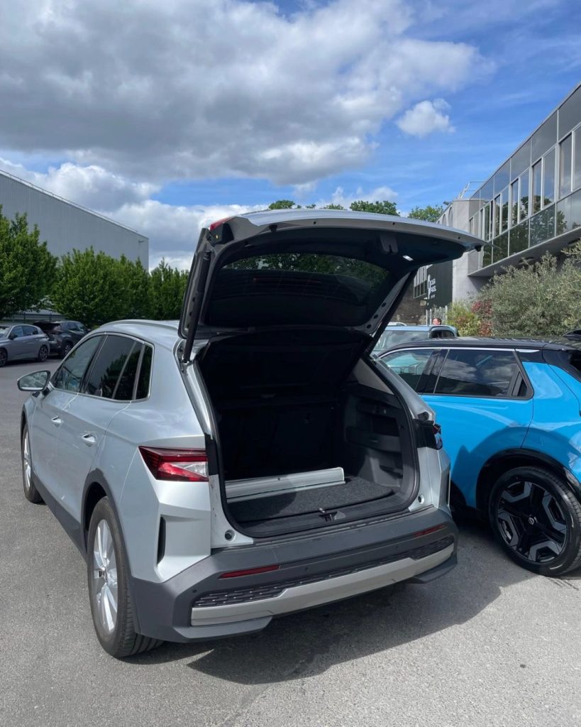 tournoi electrique saint denis à Casa Padel Uno réunissant sport et mobilité électrique.