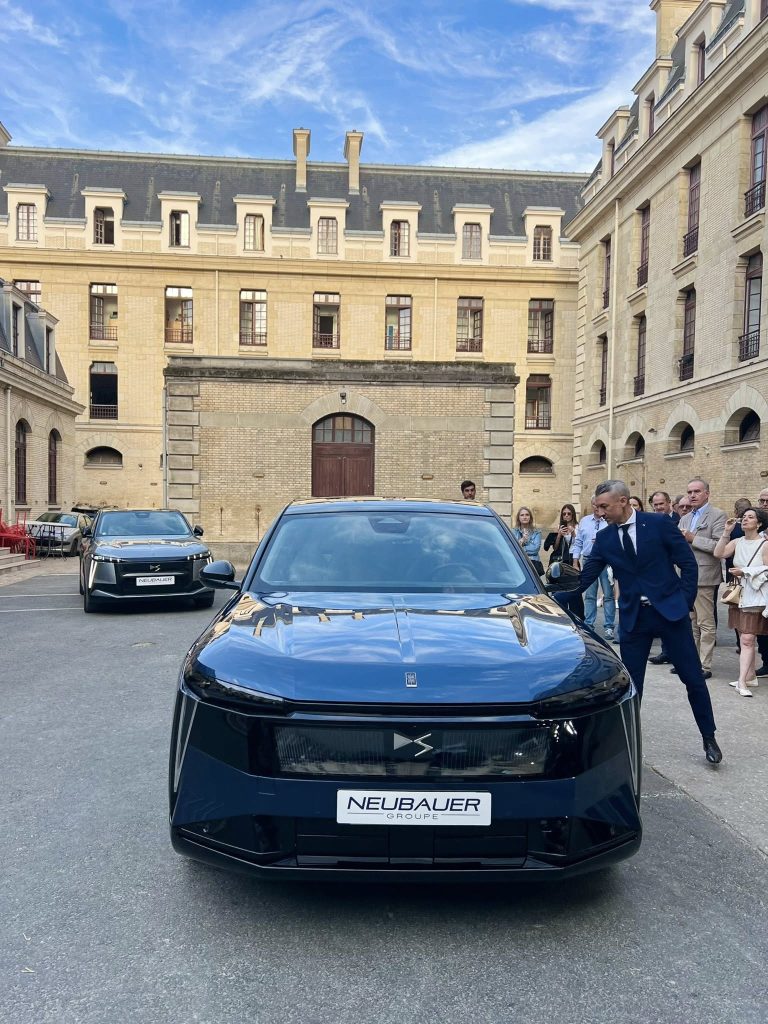 Lancement officiel du nouveau modèle dans un lieu emblématique de Paris