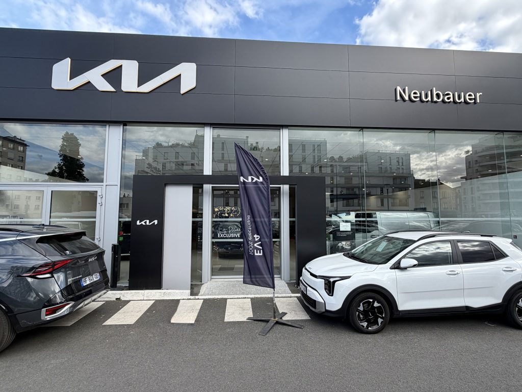 Showroom Kia NEUBAUER Groupe à Saint-Denis