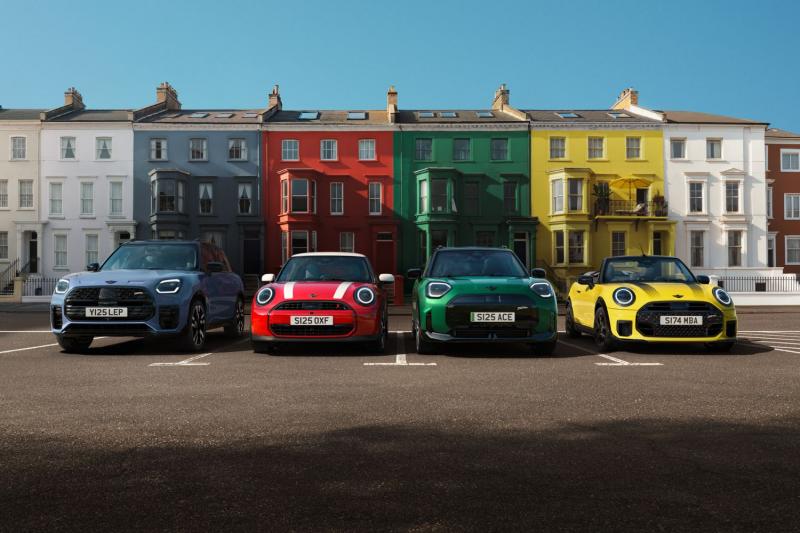 MINI Cooper 5 portes présentée lors des Rendez-Vous MINI Neubauer 2026 à Paris