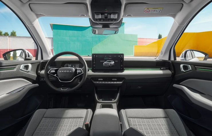 Intérieur moderne Škoda Epiq avec écran 13,1 pouces et affichage tête haute