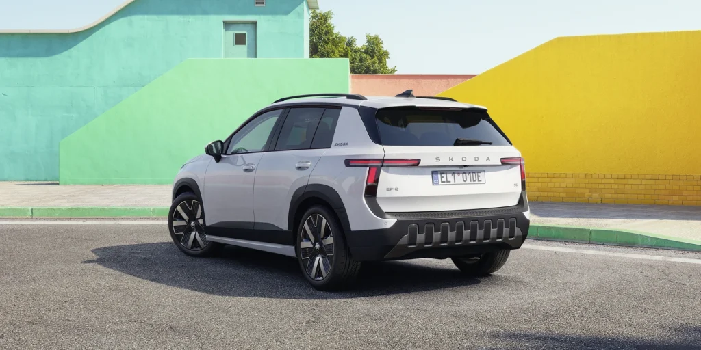 Recharge rapide DC du SUV électrique Škoda Epiq en station publique