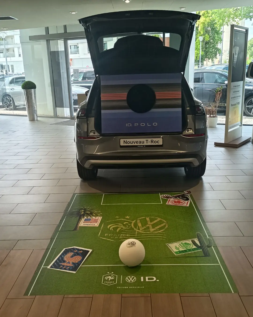Showroom Volkswagen NEUBAUER à Saint-Denis Coupe du Monde 2026