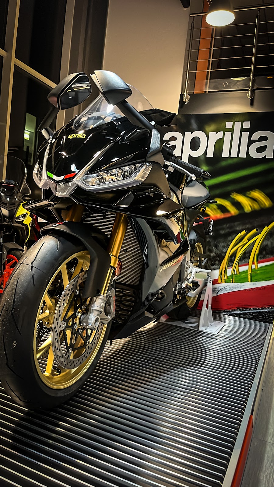 Galerie photo de la concession Moto Guzzi Chambourcy - Réseau Neubauer
