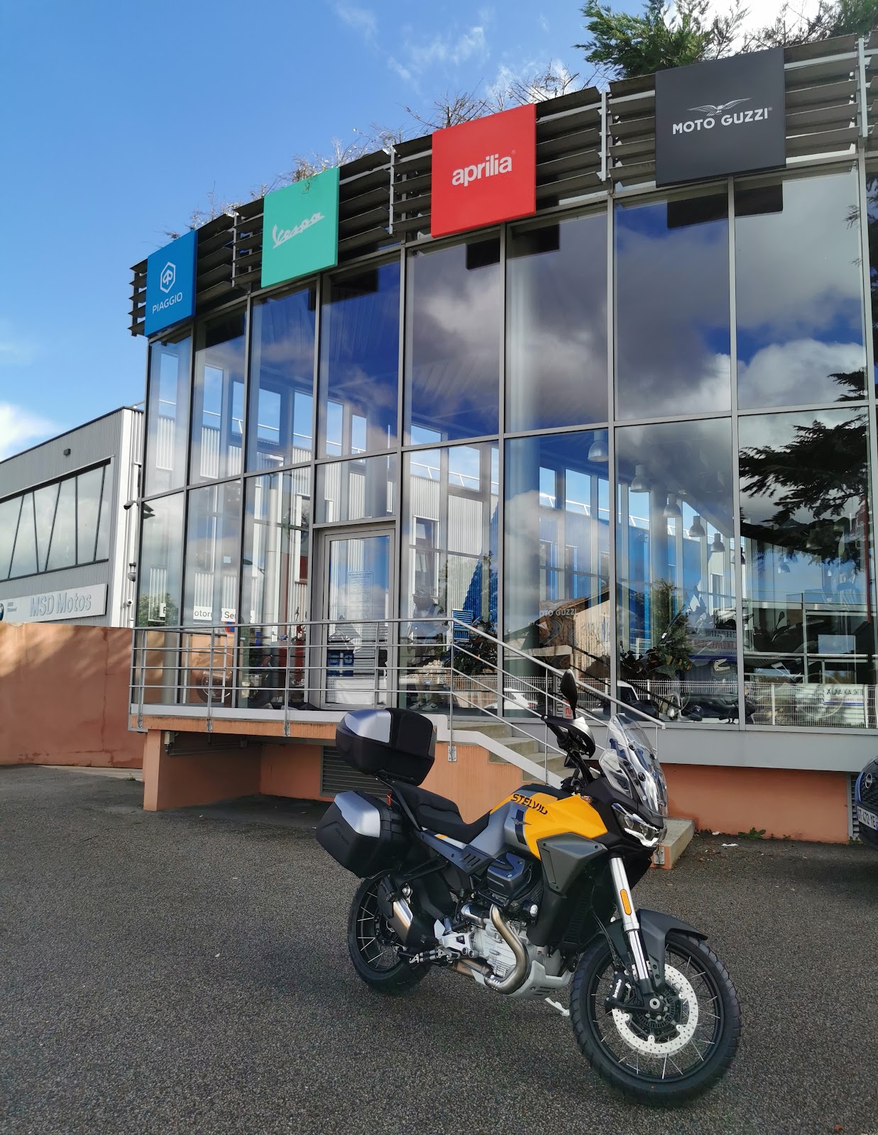 Galerie photo de la concession Moto Guzzi Chambourcy - Réseau Neubauer