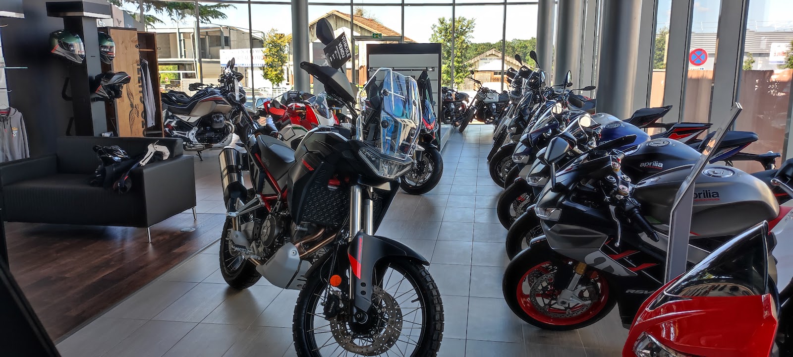 Galerie photo de la concession Moto Guzzi Chambourcy - Réseau Neubauer