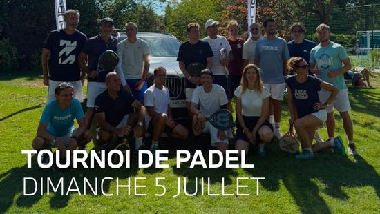 BMW X3 exposée lors du tournoi de padel