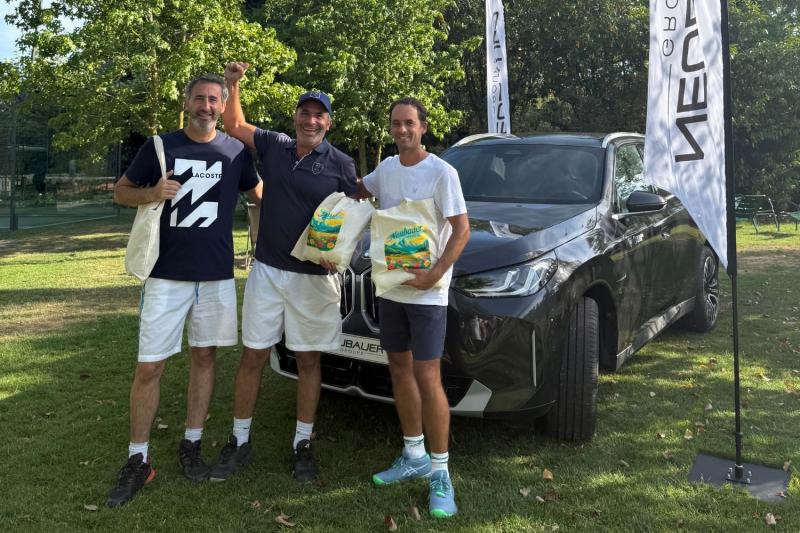 Joueurs de padel au Lagardère Paris Racing Club
