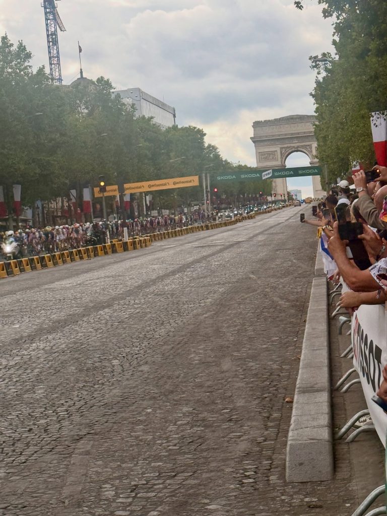 ŠKODA au Tour de France 2026 sur les Champs-Élysées à Paris
