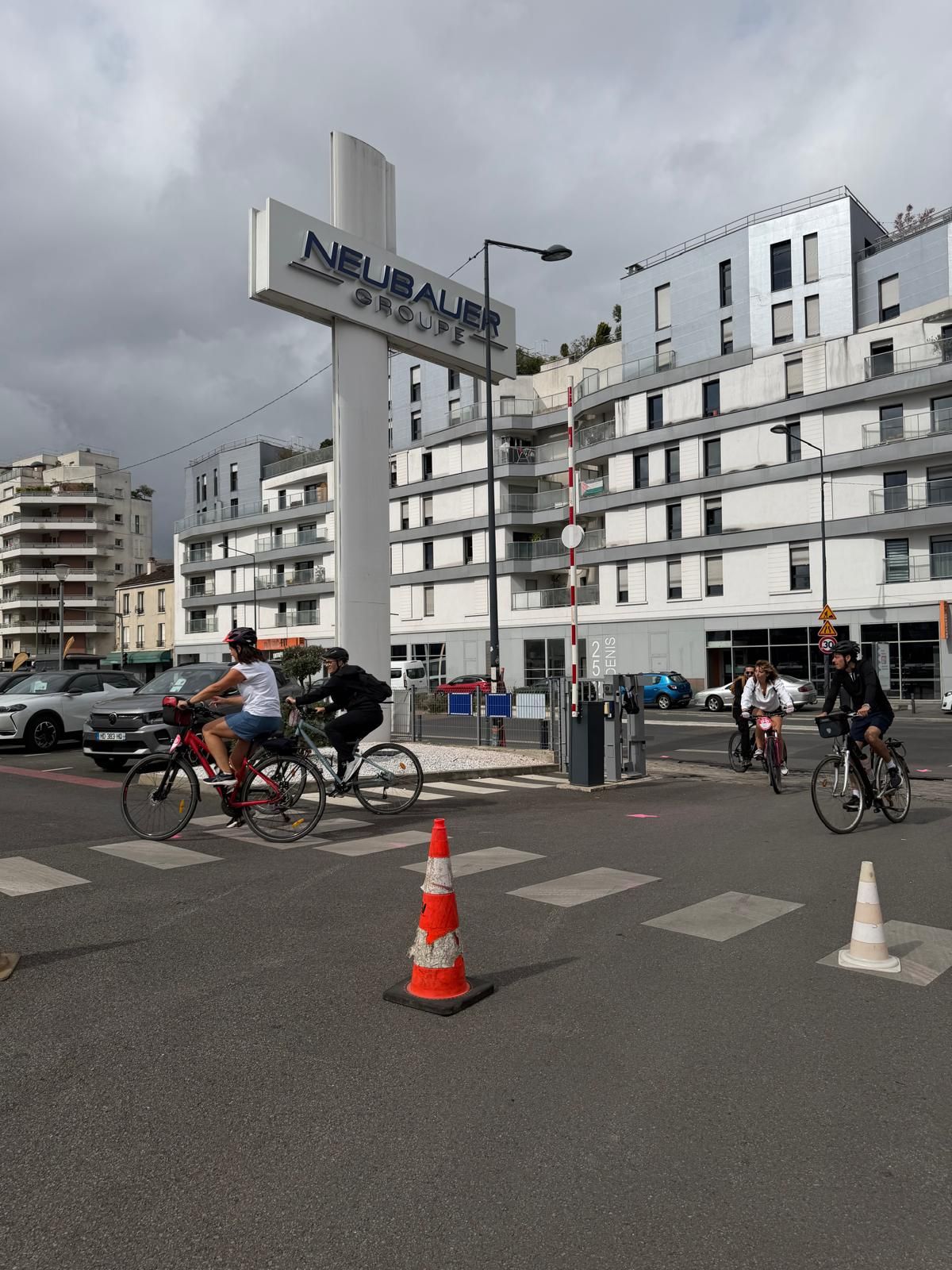 Vélotour Saint-Denis : Village NEUBAUER installé au départ du Vélotour