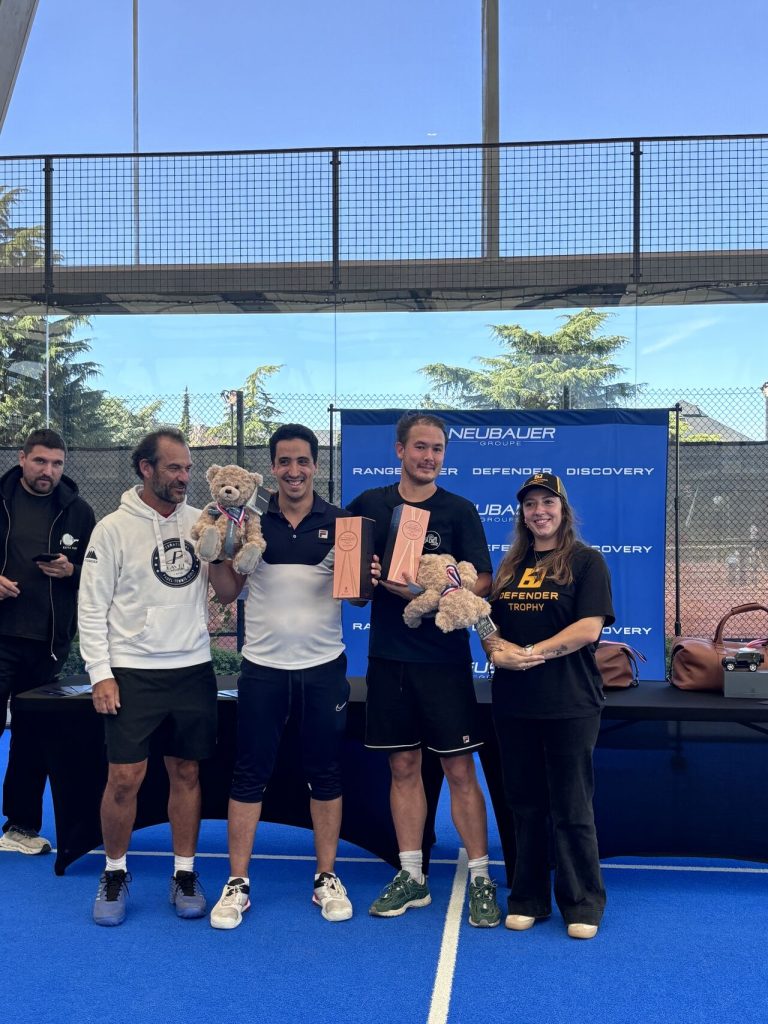 Land Rover Neubauer au Club Les Pyramides pour une journée de padel