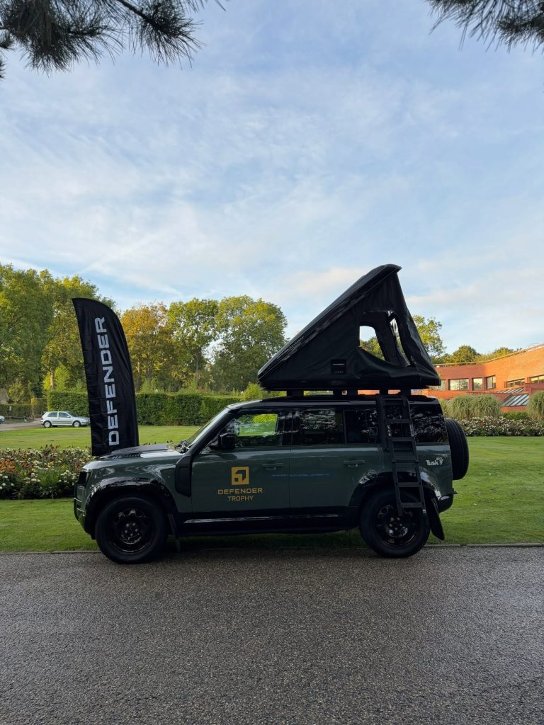 Land Rover Neubauer Alzheimer aux côtés des partenaires du tournoi