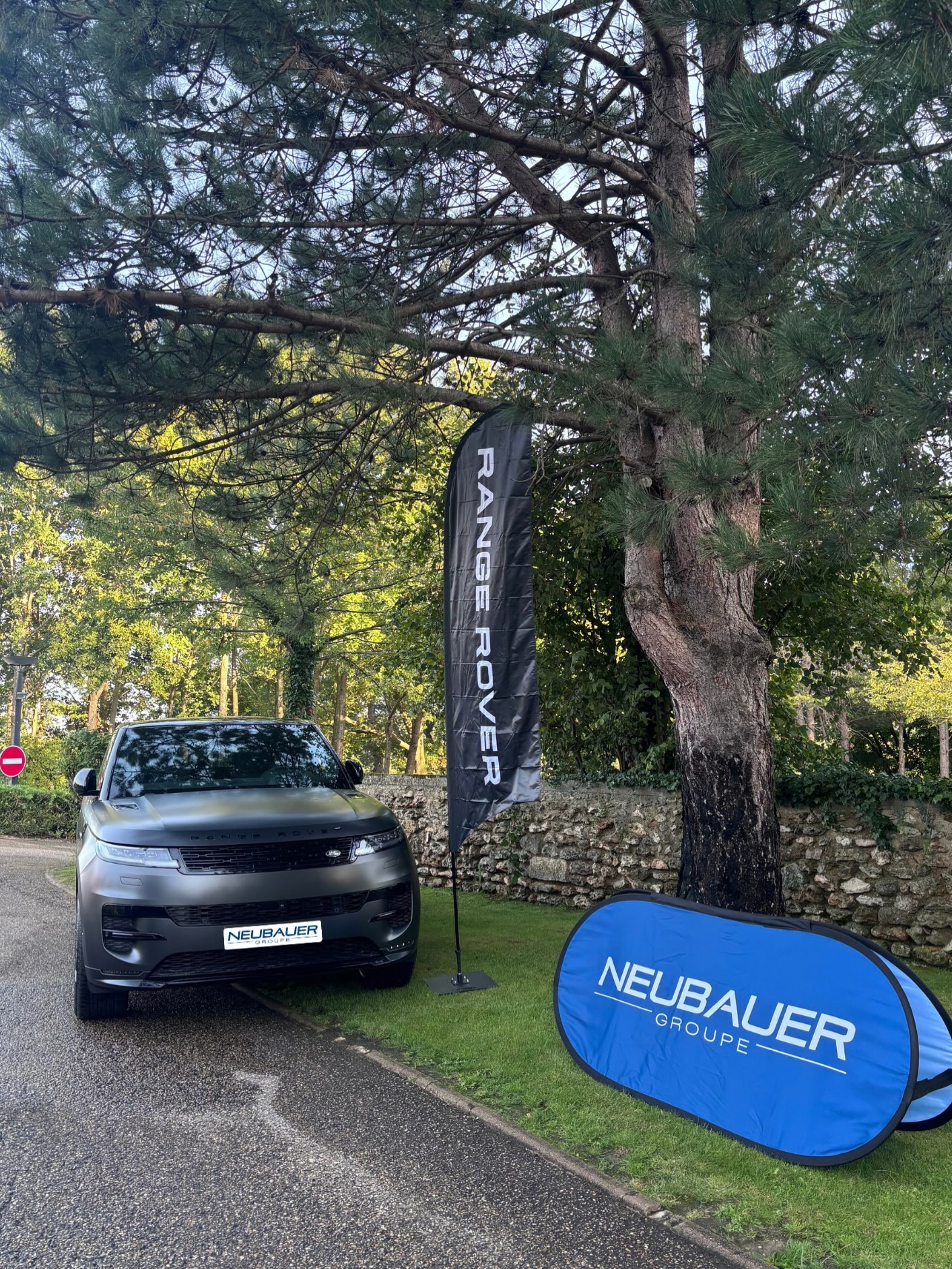 Land Rover Neubauer Alzheimer au tournoi de golf solidaire